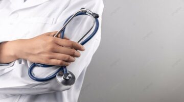 كم يكسب الطبيب في الكويت؟ تفاصيل التدرج الوظيفي لسلم الأطباء داخل الكويت